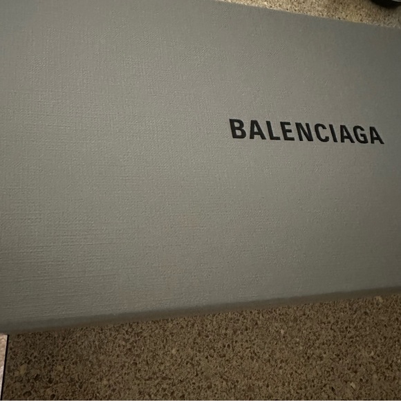 Balenciaga WOMEN'S POOL CLOG BB SLIDE SANDAL MONOCOLOR IN WHITE - Picture 12 of 15